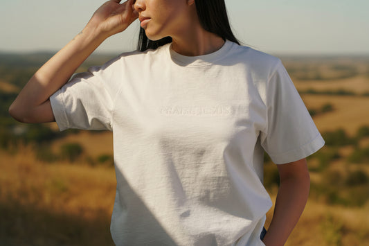 PRAISE JESUS SIGNATURE EMBROIDERED TEE