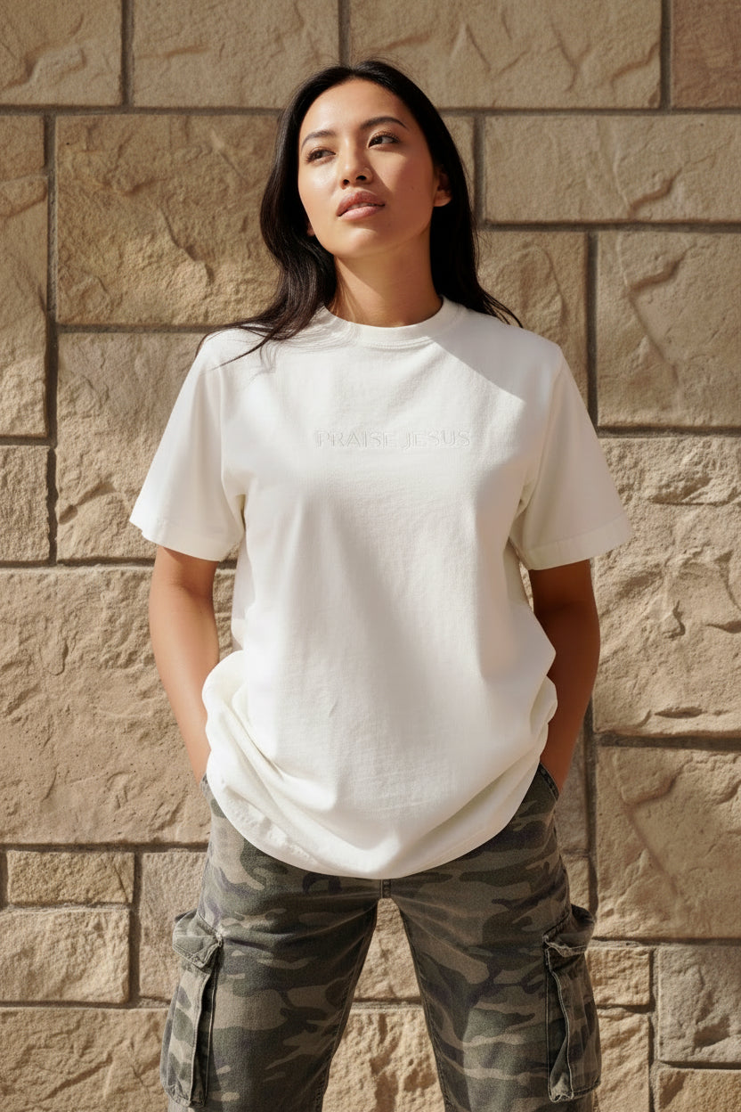 PRAISE JESUS SIGNATURE EMBROIDERED TEE